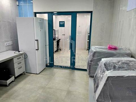 комерційна за адресою Робітнича вул., 1