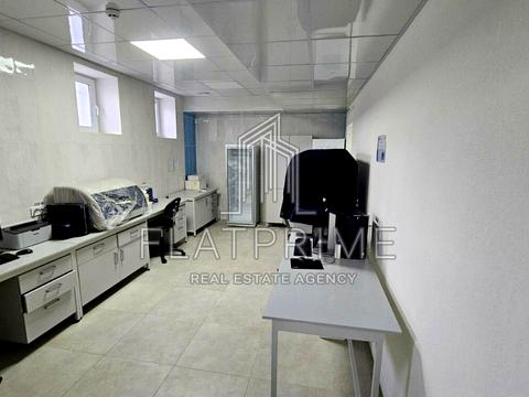 комерційна за адресою Робітнича вул., 1