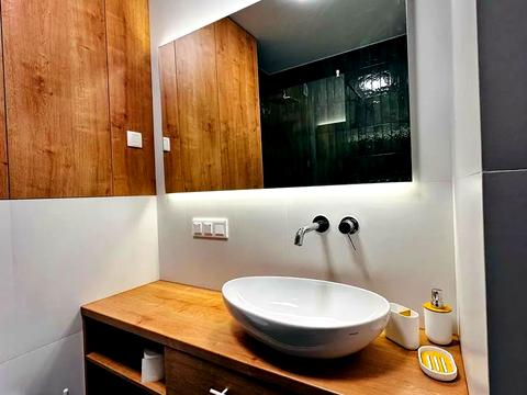 квартира за адресою Салютна вул., 2к17