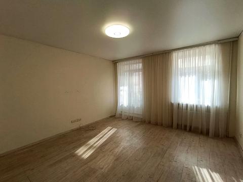 квартира за адресою Героїв Майдану вул. (Театральна), 17