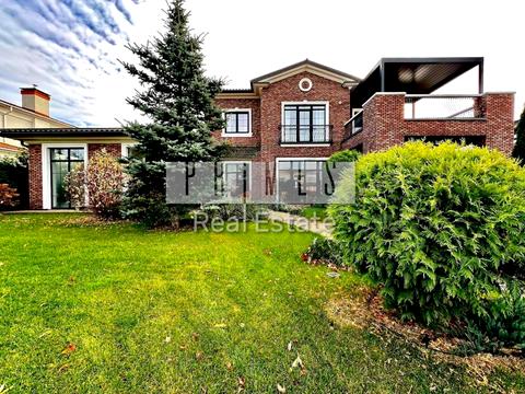 будинок за адресою Вишнева вул.