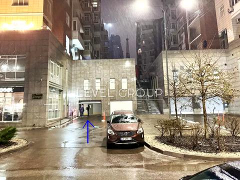 паркомісце за адресою Василя Тютюнника вул. (Анрі Барбюса), 51/1А