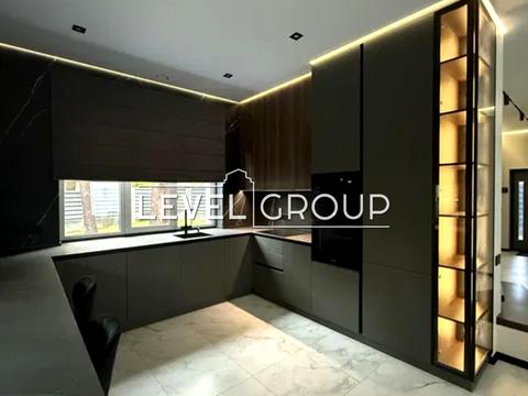 будинок за адресою Квітнева