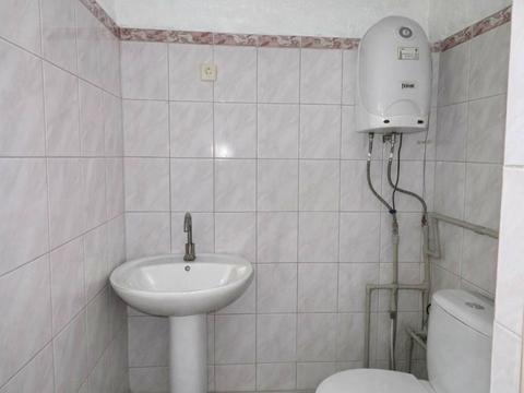 комерційна за адресою Дніпровська вул., 2Б