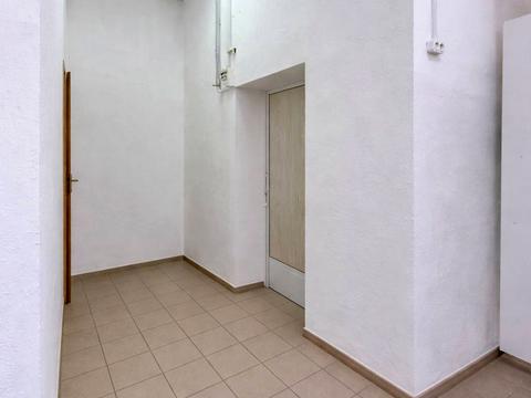 комерційна за адресою Дніпровська вул., 2Б