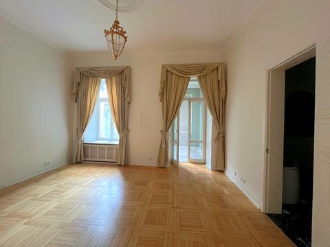 комерційна за адресою Жилянська вул., 7