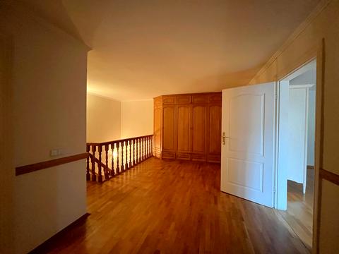 комерційна за адресою Жилянська вул., 7