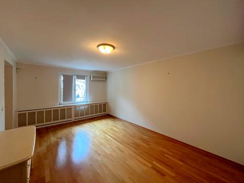 комерційна за адресою Жилянська вул., 7