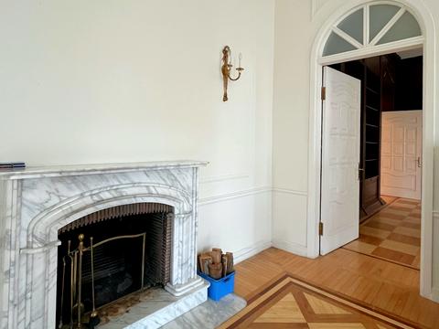 комерційна за адресою Жилянська вул., 7