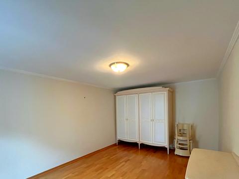 комерційна за адресою Жилянська вул., 7