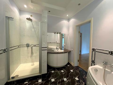 комерційна за адресою Жилянська вул., 7