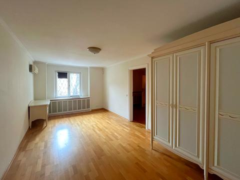 комерційна за адресою Жилянська вул., 7