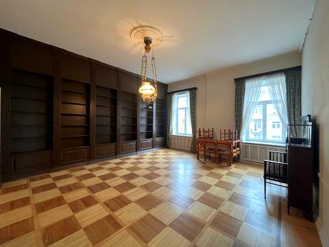 комерційна за адресою Жилянська вул., 7