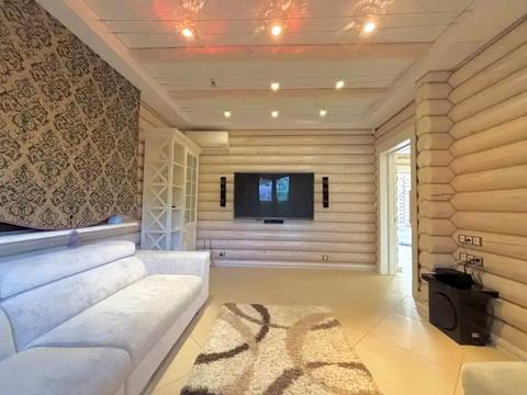 будинок за адресою Набережна