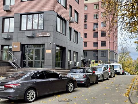 комерційна за адресою Нагірна вул., 16/18