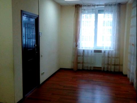 комерційна за адресою Анни Ахматової вул., 14-А