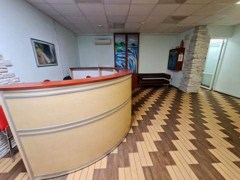 комерційна за адресою Анни Ахматової вул., 14-А