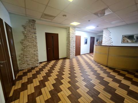 комерційна за адресою Анни Ахматової вул., 14-А