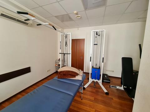 комерційна за адресою Анни Ахматової вул., 14-А