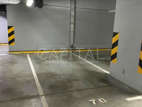 паркомісце за адресою Саперне Поле вул., 12