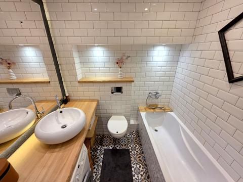 квартира за адресою Дніпровська набережна вул., 26