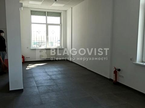 комерційна за адресою Соломії Крушельницької вул., 13