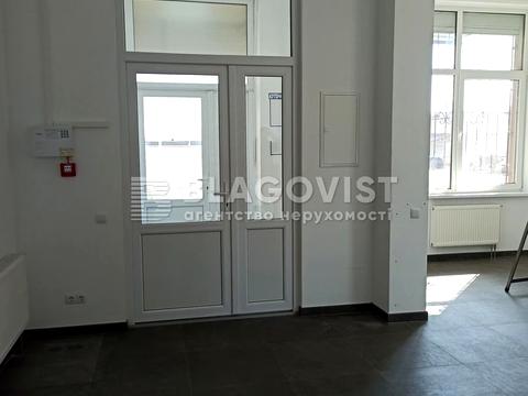 комерційна за адресою Соломії Крушельницької вул., 13