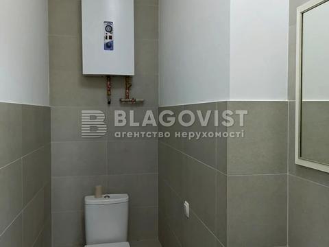 комерційна за адресою Соломії Крушельницької вул., 13