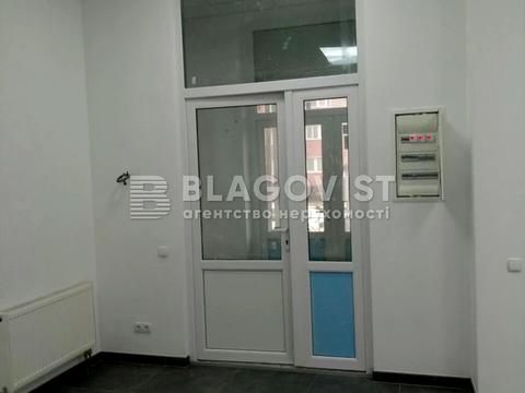 комерційна за адресою Соломії Крушельницької вул., 13