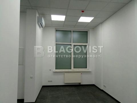 комерційна за адресою Соломії Крушельницької вул., 13