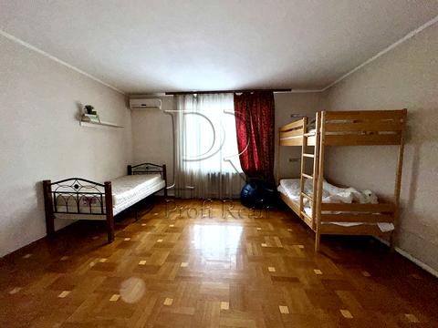 комерційна за адресою Київ, Абрикосова вул., 6