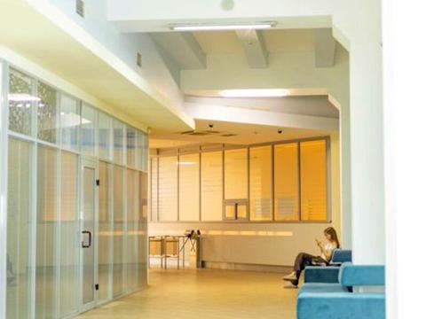 комерційна за адресою Київ, Дениса Монастирського вул. (Василя Сурікова), 2