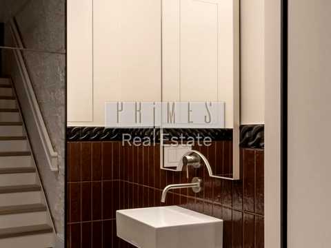 комерційна за адресою Саксаганського вул., 33-35