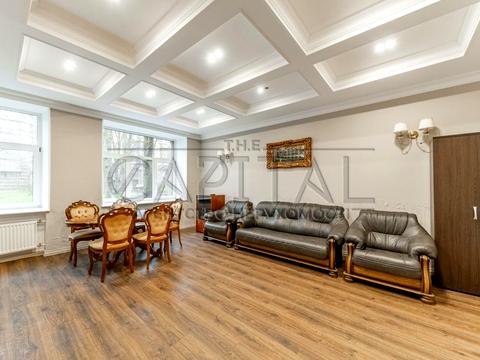 комерційна за адресою Інститутська вул., 16