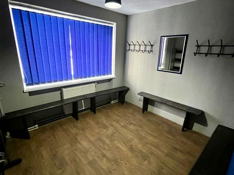 комерційна за адресою Садова вул., 25