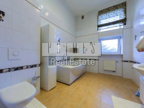 будинок за адресою смт. Козин, Лугова вул.