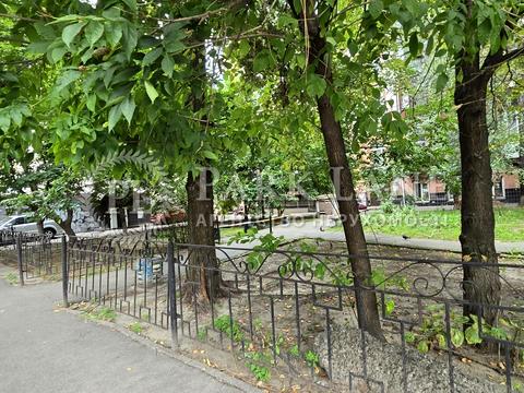 комерційна за адресою Межигірська вул., 32
