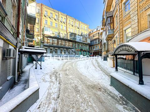 комерційна за адресою Михайлівська вул., 24/11