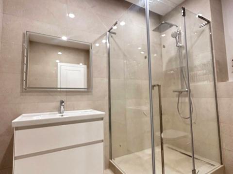 комерційна за адресою Каховська вул., 62-А