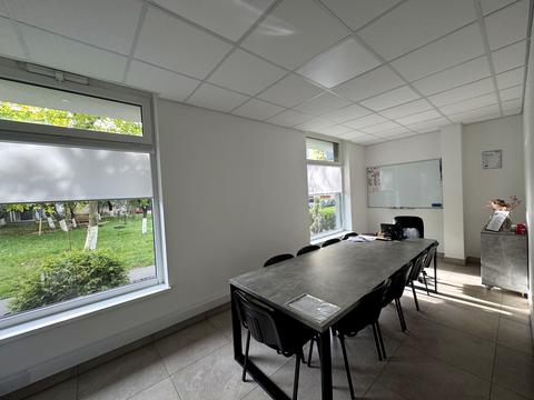 комерційна за адресою Теплична вул., 6