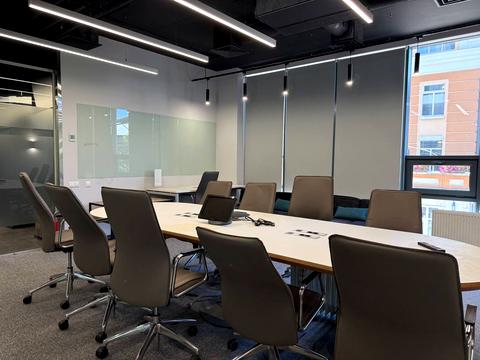 комерційна за адресою Сім'ї Прахових вул. (Гайдара), 48