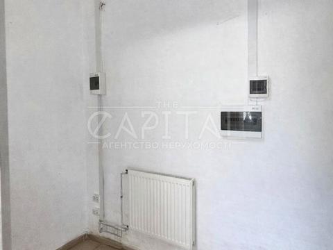 комерційна за адресою Дніпровська вул., 1