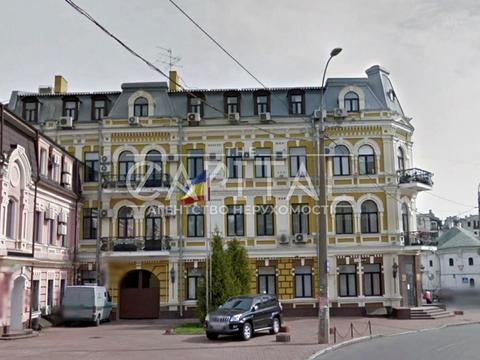 комерційна за адресою Хорива вул., 7а