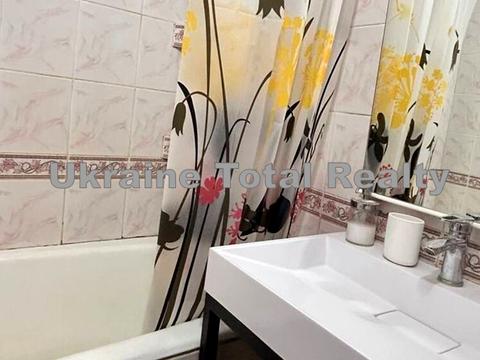 квартира за адресою Автозаводська вул., 5