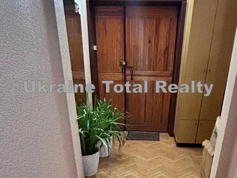 квартира за адресою Автозаводська вул., 5