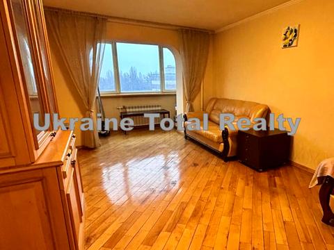 квартира за адресою Автозаводська вул., 5