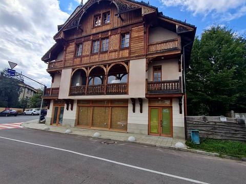 комерційна за адресою Лесі Українки вул., 21