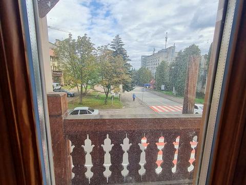 комерційна за адресою Лесі Українки вул., 21