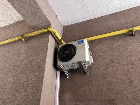 комерційна за адресою Володимира Івасюка вул., (Будинок)