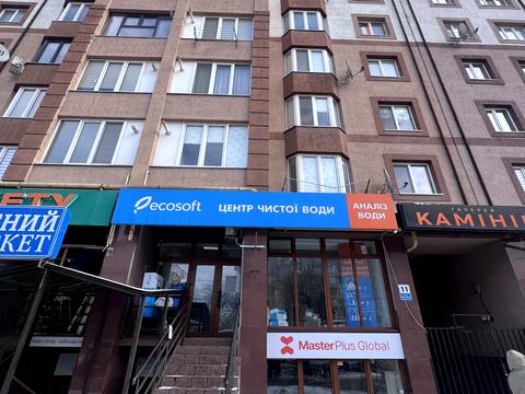 комерційна за адресою Володимира Івасюка вул., (Будинок)